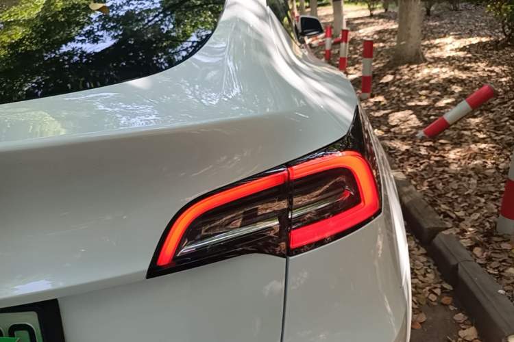 Used Tesla Model Y 2024 Rear-Wheel-Drive Version Right Rear Taillight