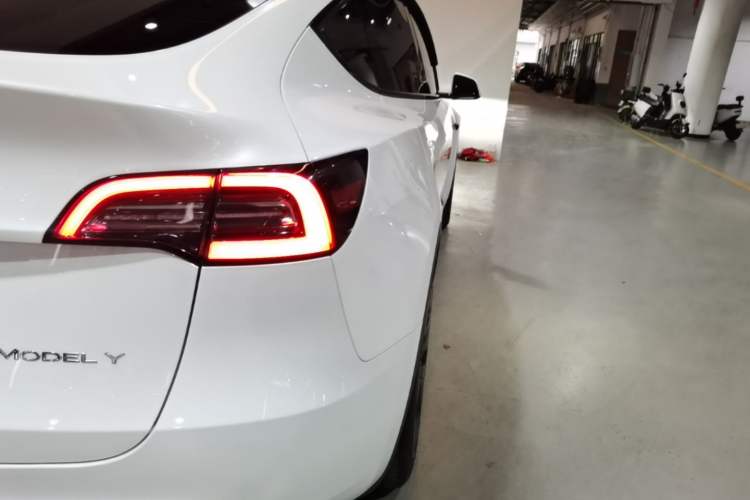 Used Tesla Model Y 2024 Rear-Wheel-Drive Version Right Rear Taillight