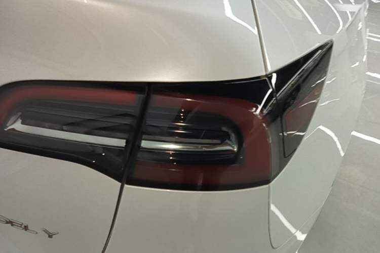 Used Tesla Model Y 2024 Rear-Wheel-Drive Version Right Rear Taillight