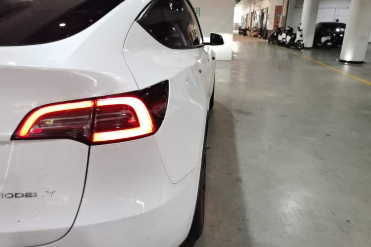 Used Tesla Model Y 2024 Rear-Wheel-Drive Version Right Rear Taillight