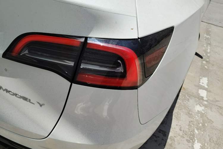 Used Tesla Model Y 2024 Rear-Wheel-Drive Version Right Rear Taillight