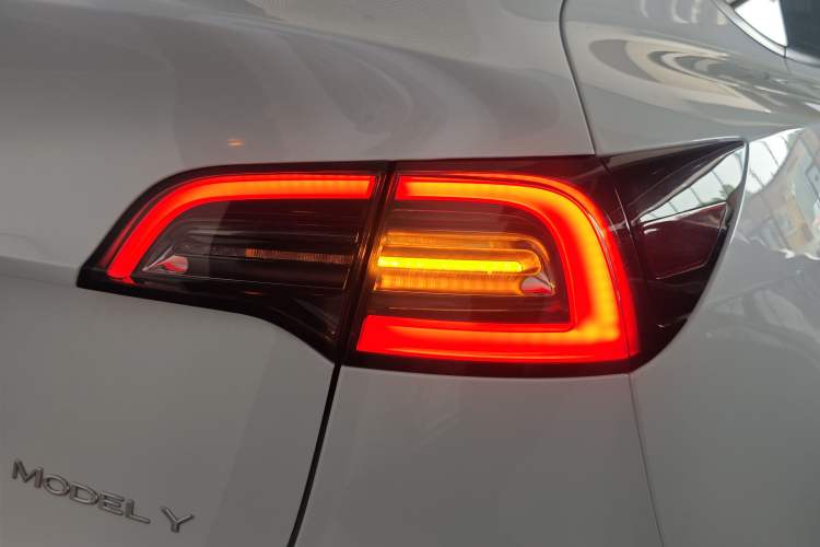 Used Tesla Model Y 2024 Rear-Wheel-Drive Version Right Rear Taillight