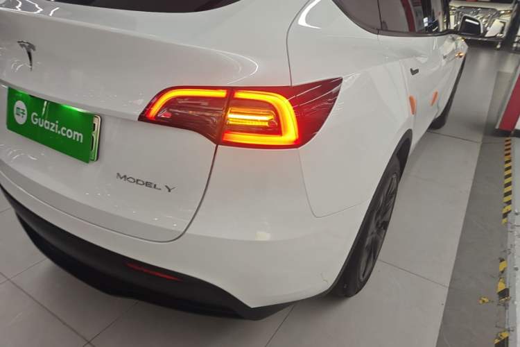 Used Tesla Model Y 2024 Long-Range All-Wheel-Drive Version Right Rear Taillight
