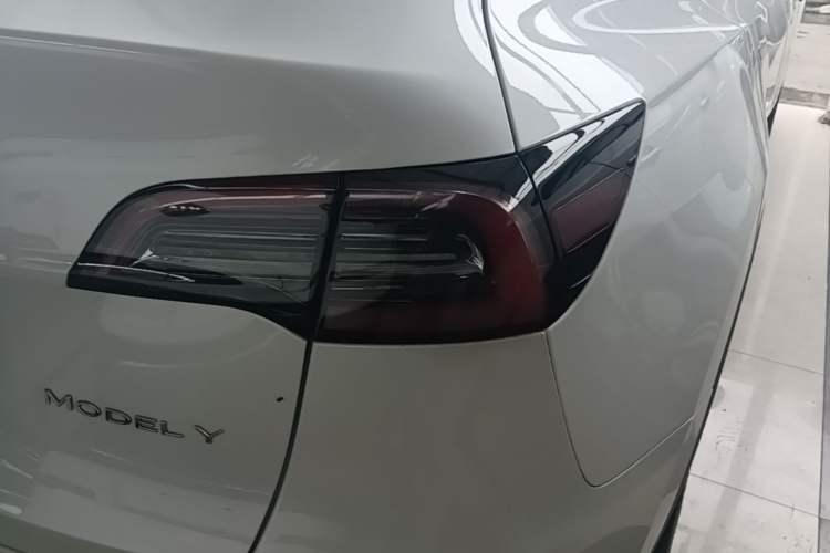 Used Tesla Model Y 2024 Rear-Wheel-Drive Version Right Rear Taillight