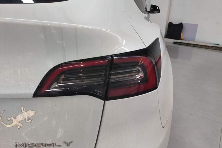 Used Tesla Model Y 2024 Long-Range All-Wheel-Drive Version Right Rear Taillight