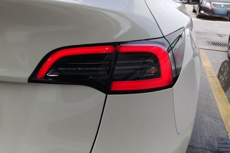 Used Tesla Model Y 2024 Rear-Wheel-Drive Version Right Rear Taillight