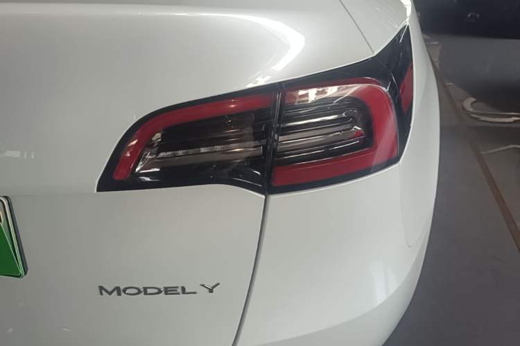 Used Tesla Model Y 2024 Rear-Wheel-Drive Version Right Rear Taillight