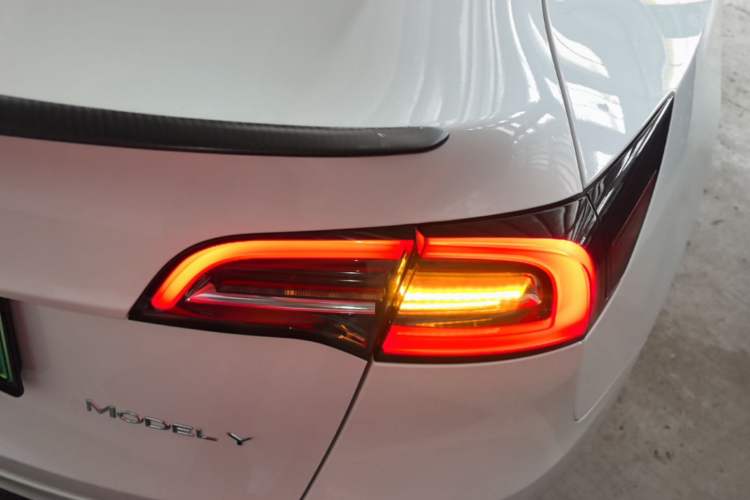 Used Tesla Model Y 2024 Long-Range All-Wheel-Drive Version Right Rear Taillight