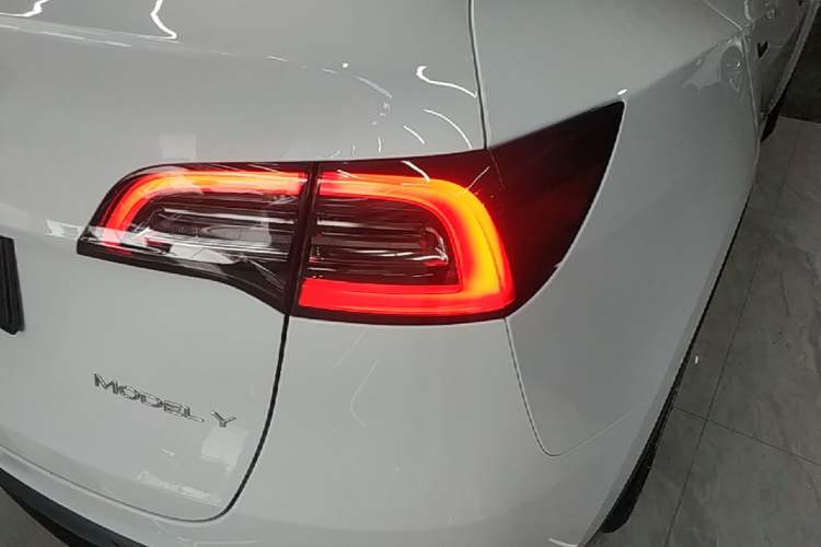 Used Tesla Model Y 2024 Rear-Wheel-Drive Version Right Rear Taillight