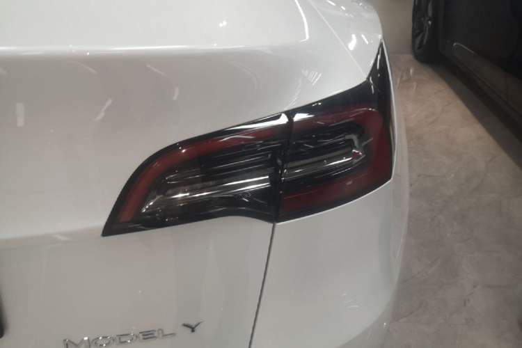 Used Tesla Model Y 2024 Long-Range All-Wheel-Drive Version Right Rear Taillight