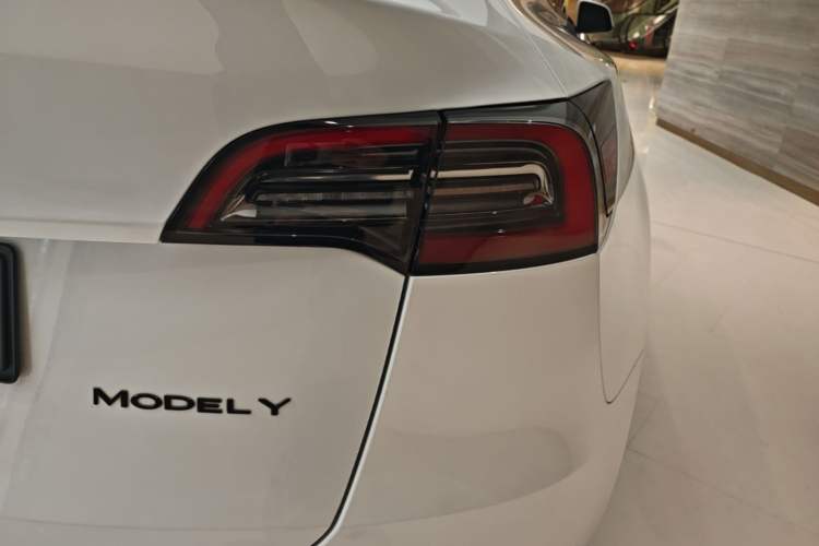 Used Tesla Model Y 2024 Rear-Wheel-Drive Version Right Rear Taillight