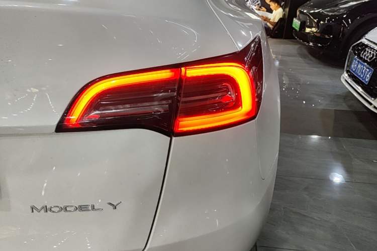 Used Tesla Model Y 2024 Rear-Wheel-Drive Version Right Rear Taillight