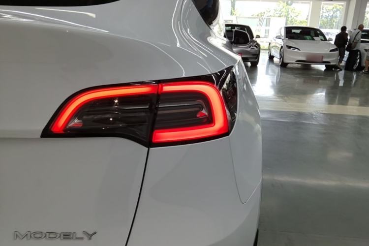 Used Tesla Model Y 2024 Rear-Wheel-Drive Version Right Rear Taillight