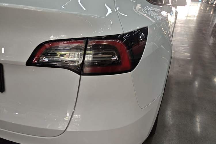Used Tesla Model Y 2024 Rear-Wheel-Drive Version Right Rear Taillight