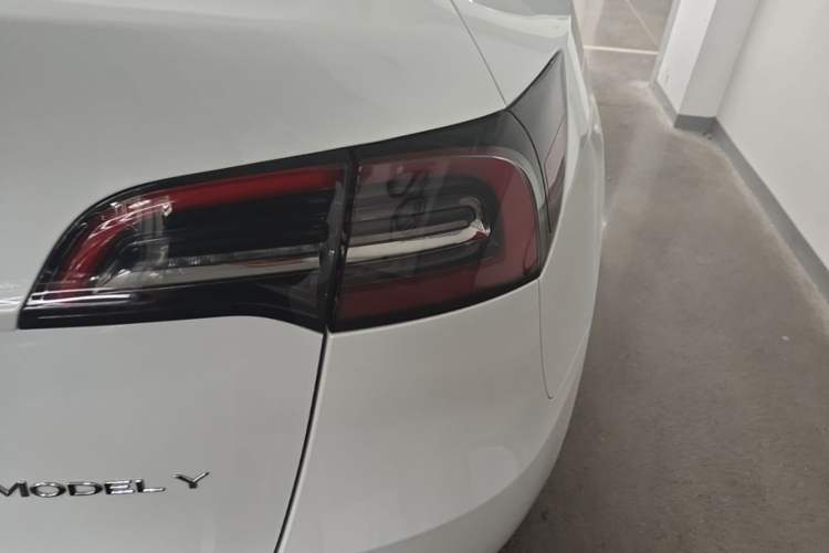 Used Tesla Model Y 2024 Rear-Wheel-Drive Version Right Rear Taillight