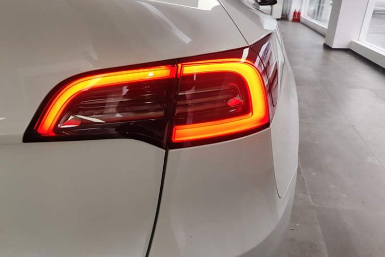 Used Tesla Model Y 2024 Rear-Wheel-Drive Version Right Rear Taillight