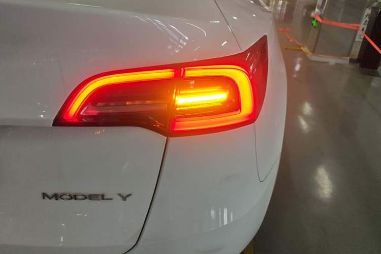 Used Tesla Model Y 2024 Rear-Wheel-Drive Version Right Rear Taillight