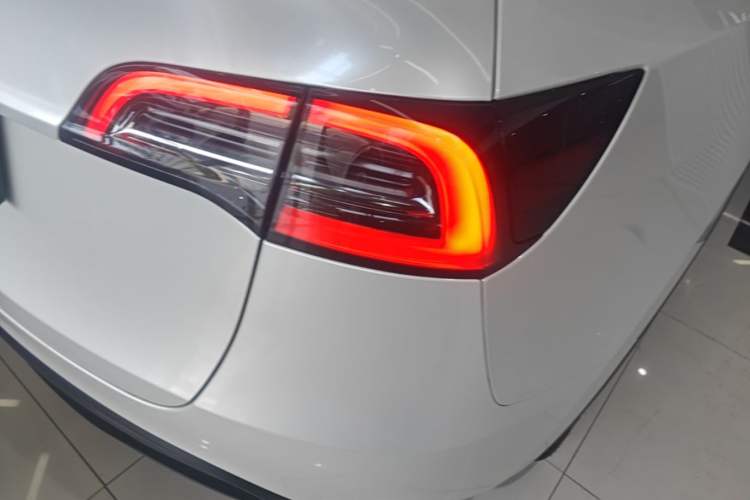 Used Tesla Model Y 2024 Rear-Wheel-Drive Version Right Rear Taillight