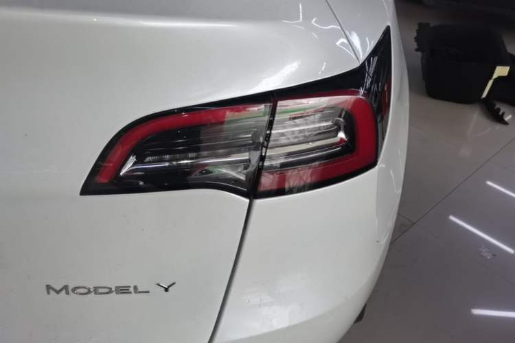 Used Tesla Model Y 2024 Rear-Wheel-Drive Version Right Rear Taillight