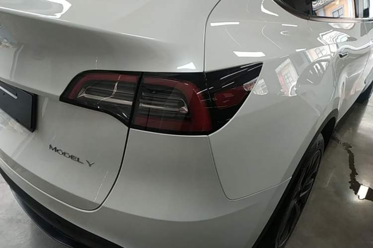 Used Tesla Model Y 2024 Long-Range All-Wheel-Drive Version Right Rear Taillight