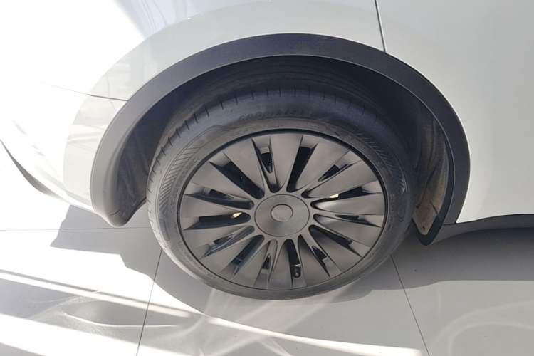 Used Tesla Model Y 2024 Rear-Wheel-Drive Version Right Rear Wheel Hub