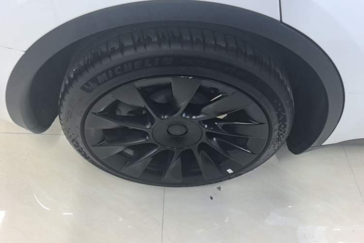 Used Tesla Model Y 2024 Rear-Wheel-Drive Version Right Rear Wheel Hub