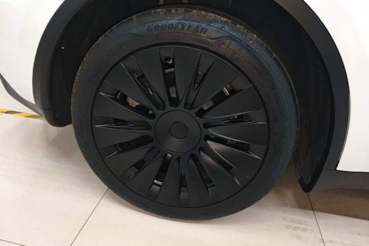 Used Tesla Model Y 2024 Rear-Wheel-Drive Version Right Rear Wheel Hub