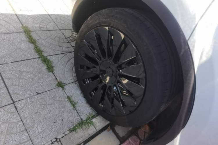 Used Tesla Model Y 2024 Rear-Wheel-Drive Version Right Rear Wheel Hub