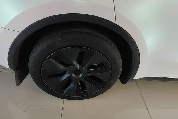 Used Tesla Model Y 2024 Rear-Wheel-Drive Version Right Rear Wheel Hub