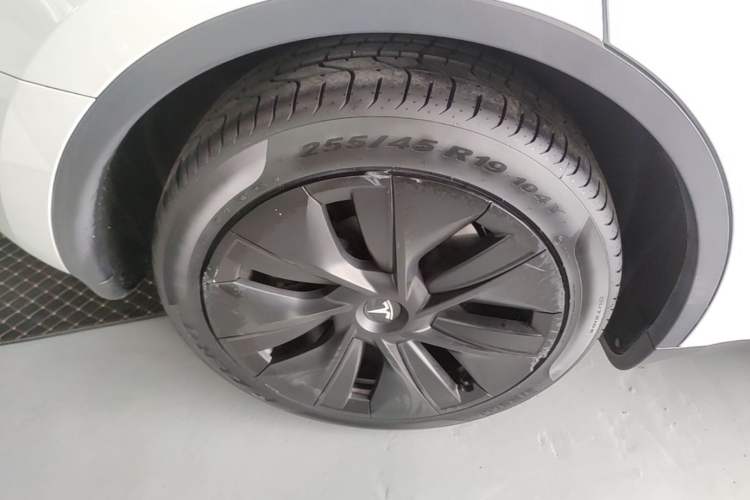Used Tesla Model Y 2024 Rear-Wheel-Drive Version Right Rear Wheel Hub