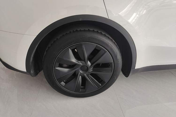 Used Tesla Model Y 2024 Rear-Wheel-Drive Version Right Rear Wheel Hub