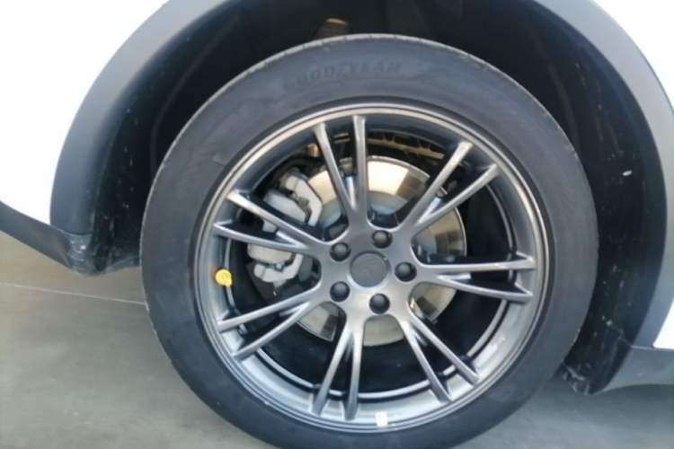 Used Tesla Model Y 2024 Rear-Wheel-Drive Version Right Rear Wheel Hub