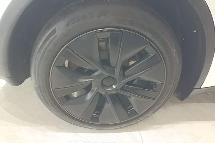 Used Tesla Model Y 2024 Rear-Wheel-Drive Version Right Rear Wheel Hub