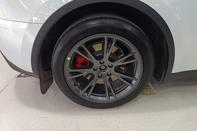 Used Tesla Model Y 2024 Rear-Wheel-Drive Version Right Rear Wheel Hub