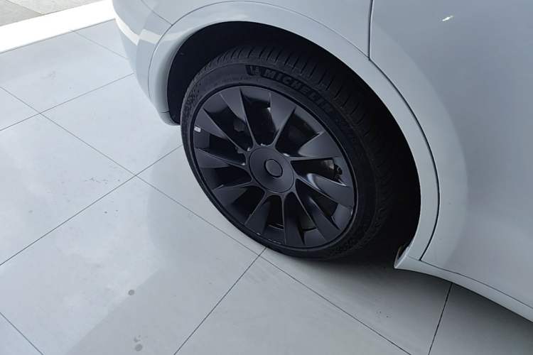 Used Tesla Model Y 2024 Rear-Wheel-Drive Version Right Rear Wheel Hub