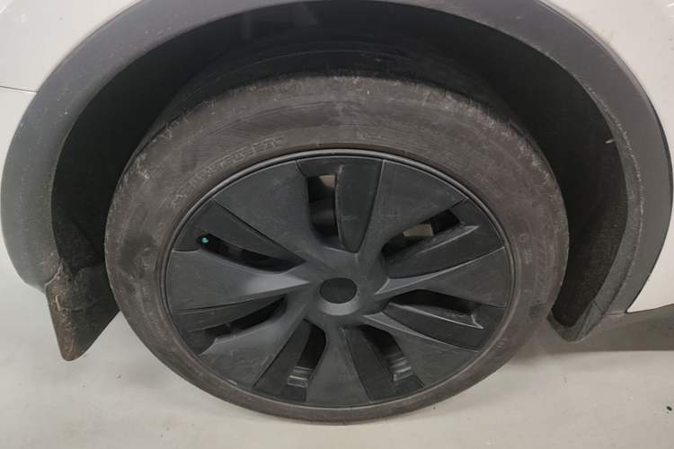 Used Tesla Model Y 2024 Rear-Wheel-Drive Version Right Rear Wheel Hub