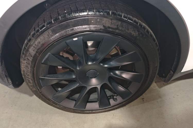 Used Tesla Model Y 2024 Rear-Wheel-Drive Version Right Rear Wheel Hub