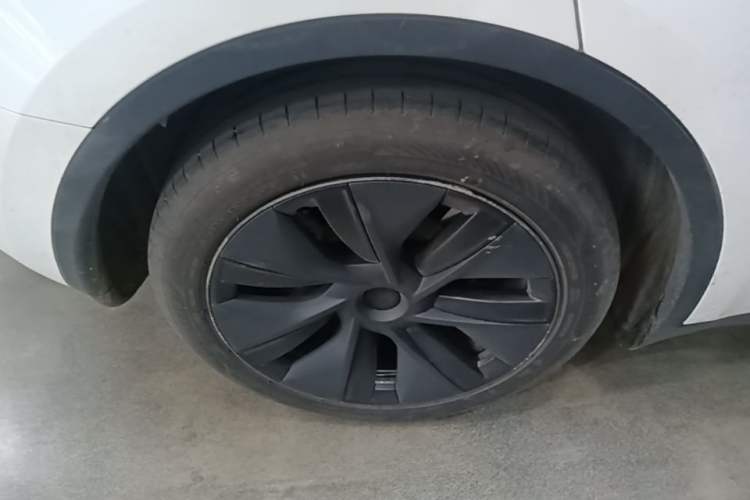 Used Tesla Model Y 2024 Rear-Wheel-Drive Version Right Rear Wheel Hub