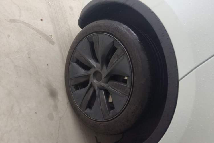 Used Tesla Model Y 2024 Rear-Wheel-Drive Version Right Rear Wheel Hub