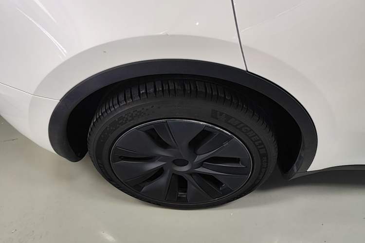 Used Tesla Model Y 2024 Rear-Wheel-Drive Version Right Rear Wheel Hub