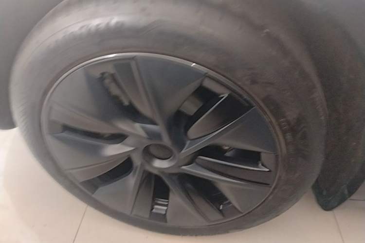 Used Tesla Model Y 2024 Rear-Wheel-Drive Version Right Rear Wheel Hub