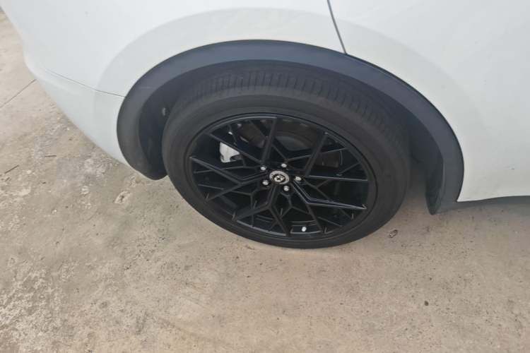 Used Tesla Model Y 2024 Rear-Wheel-Drive Version Right Rear Wheel Hub