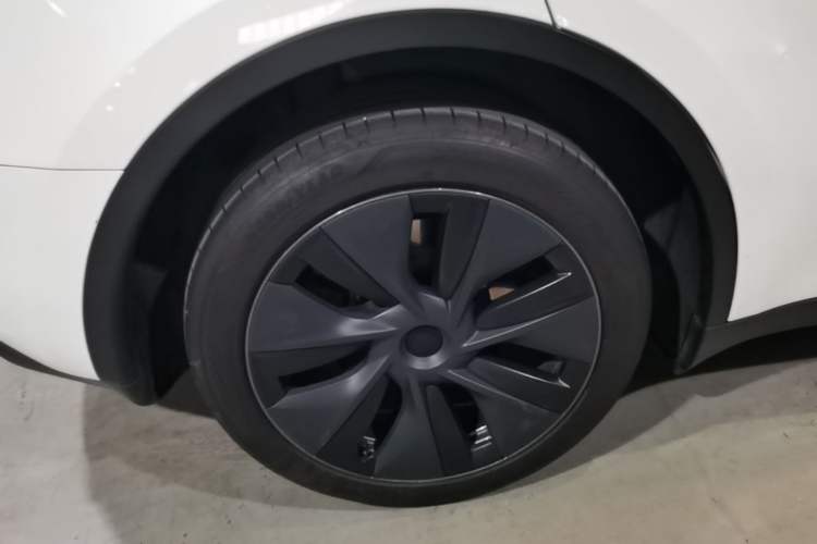 Used Tesla Model Y 2024 Rear-Wheel-Drive Version Right Rear Wheel Hub