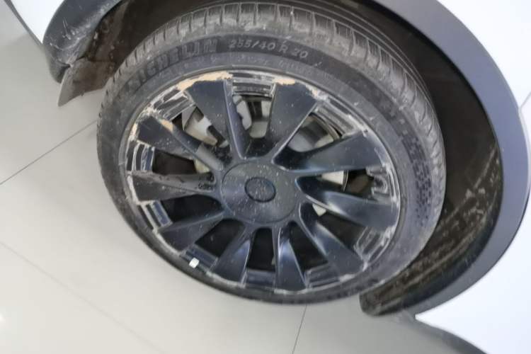 Used Tesla Model Y 2024 Rear-Wheel-Drive Version Right Rear Wheel Hub