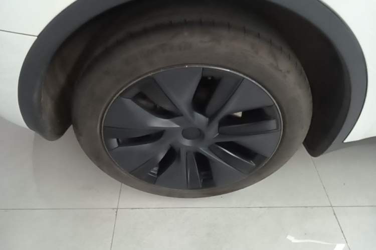 Used Tesla Model Y 2024 Rear-Wheel-Drive Version Right Rear Wheel Hub