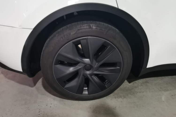 Used Tesla Model Y 2024 Rear-Wheel-Drive Version Right Rear Wheel Hub
