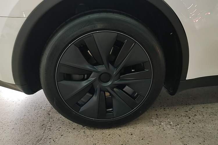 Used Tesla Model Y 2024 Rear-Wheel-Drive Version Right Rear Wheel Hub