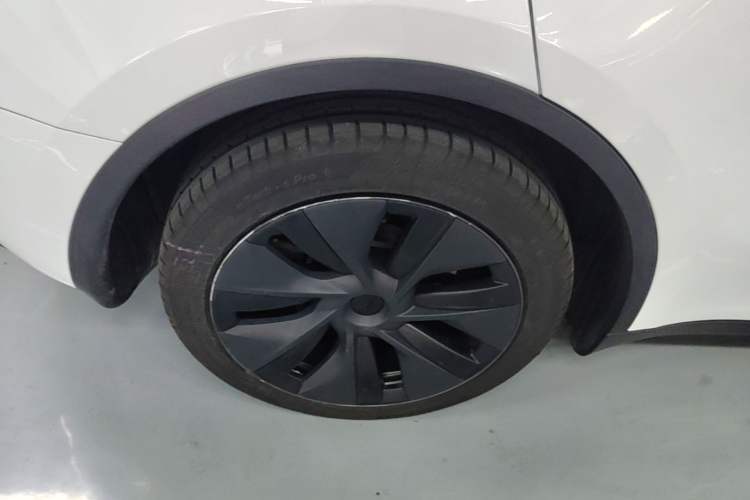 Used Tesla Model Y 2024 Rear-Wheel-Drive Version Right Rear Wheel Hub
