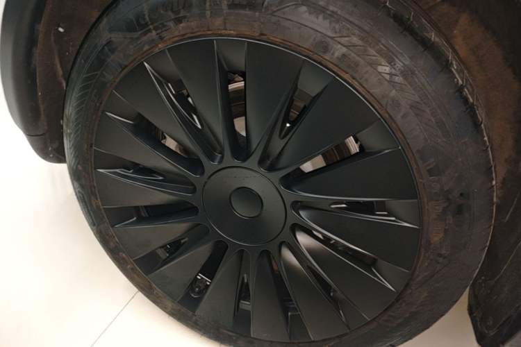 Used Tesla Model Y 2024 Rear-Wheel-Drive Version Right Rear Wheel Hub