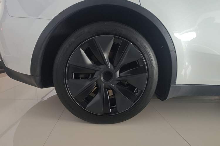 Used Tesla Model Y 2024 Rear-Wheel-Drive Version Right Rear Wheel Hub
